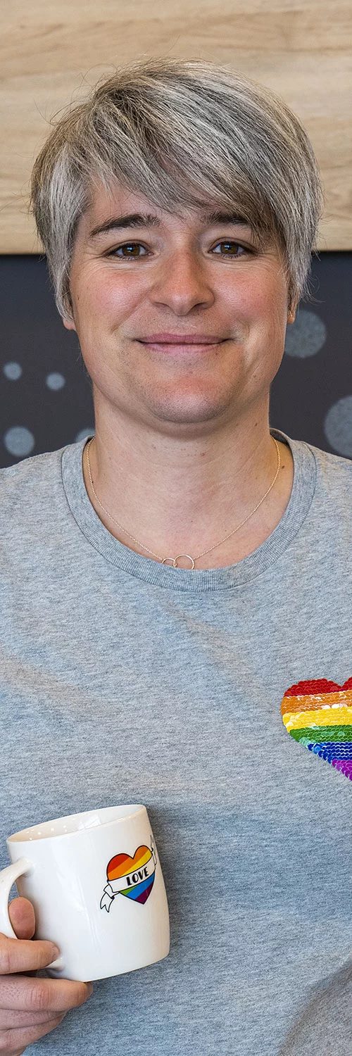 Unserer qualifizierten Mitarbeiterin liegt das selbstständige Arbeiten bei KURZ Manager, Versand, Lagerist, Maschinenbau – wir stellen ein!